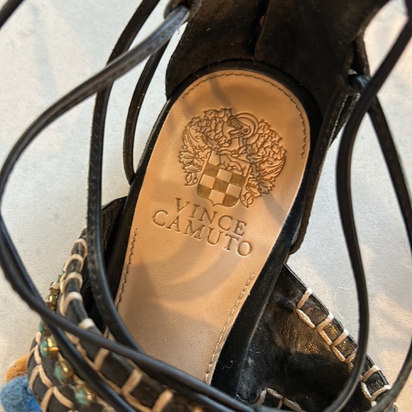 Unique Vince Camuto size 8.5 (38.5) black gladiator style flat sandal - Picture 2 of 5